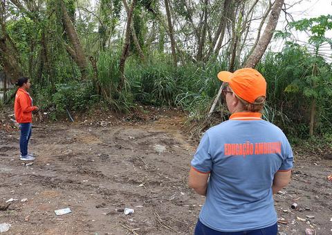 Prefeitura limpa mais uma área de lixeira viciada em Manaus
