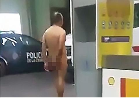 Argentino 'peladão' é visto em posto de gasolina com vibrador preso no anûs