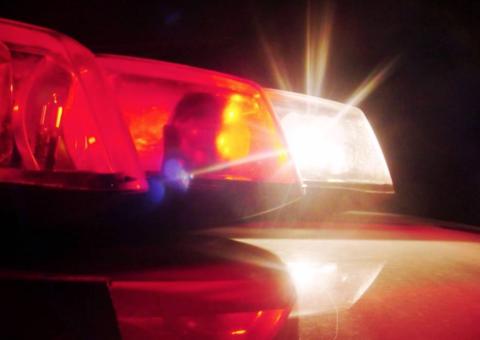  Com medo da polícia, dupla foge pulando muro e descarta pacote misterioso em Manaus