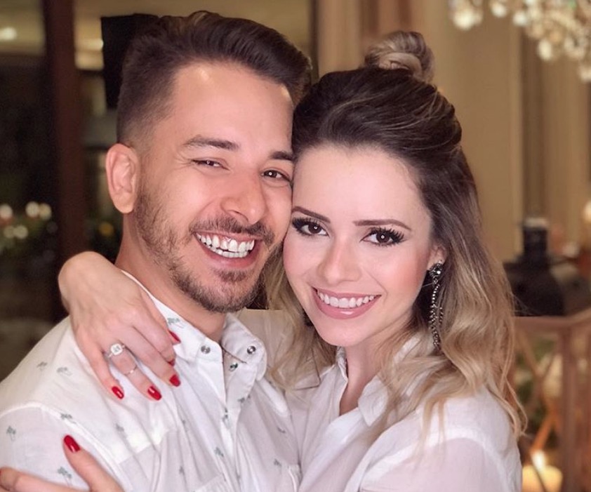 Junior Lima comemora 34 anos com foto fofa do filho e Sandy se declara