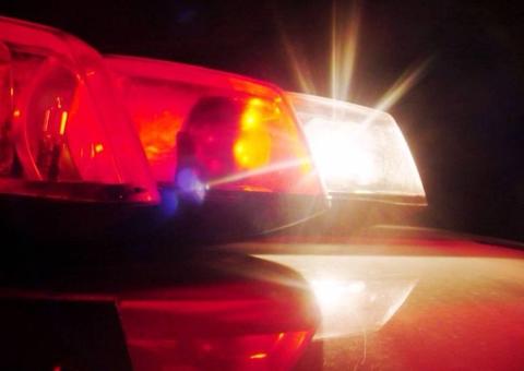 Homem é espancado por populares e preso após fazer arrastão em shopping de Manaus