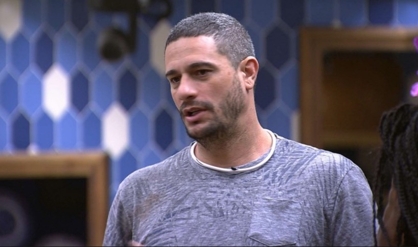 Ex-bbb Daniel Fontes surpreende ao surgir com menos 10kg