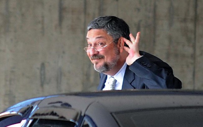 Em sigilo, Palocci e Polícia Federal negociam colaboração premiada