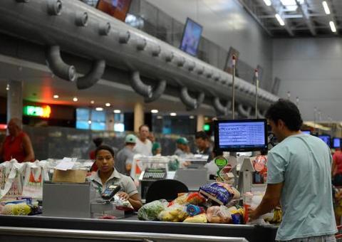 Vendas do varejo caem 0,2% de janeiro para fevereiro