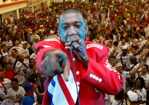 Samba, nostalgia e Carnaval com Ito Melodia em Uma noite na Sapucaí