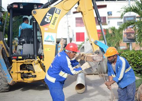  Obra de recuperação da Djalma Batista avança no desvio da antiga tubulação