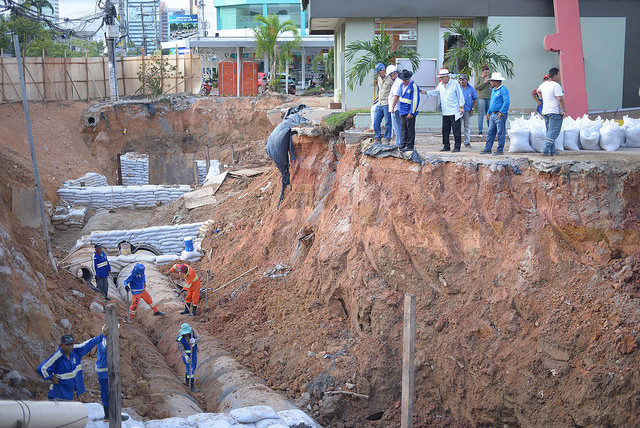  Obra de recuperação da Djalma Batista avança no desvio da antiga tubulação