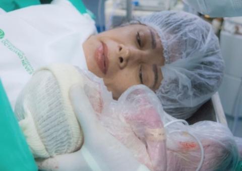 Brasileira realiza sonho de ser mãe aos 64 anos