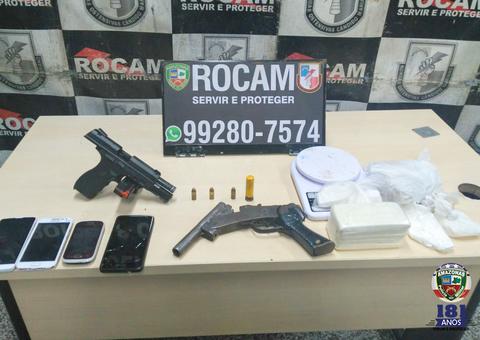 Armados, homem e adolescentes são detidos acusados por tráfico de drogas em Manaus