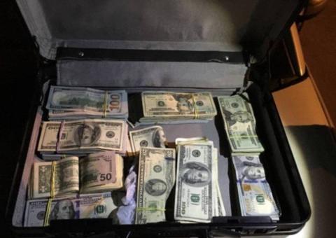 Estelionatário é preso com mala de US$ 124 mil dentro de carro