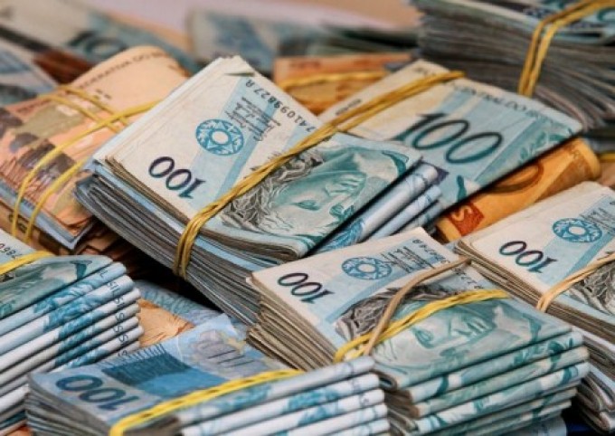 Governo propõe salário mínimo de R$ 1.002 para o próximo ano