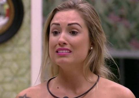 Ex-BBB Jéssica fala sobre carinhos debaixo do edredom com Lucas 