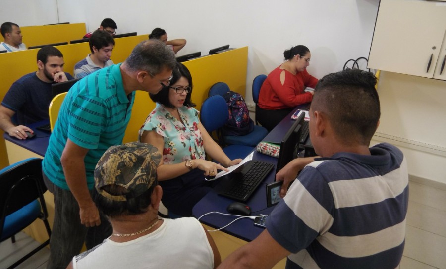 Alunos entregam doações de leite para abrigo de crianças em Manaus