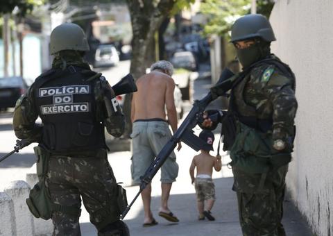 Operação contra venda de drogas prende 45 pessoas