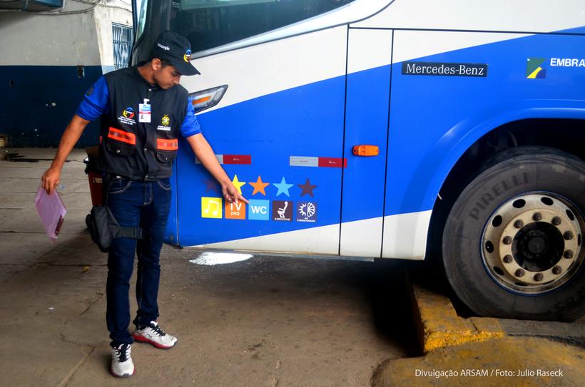 Fiscalização flagra mais de 10 ônibus com irregularidades em Manaus