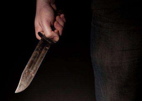 Mulher é morta com 53 facadas pelo ex que não aceitava fim do relacionamento