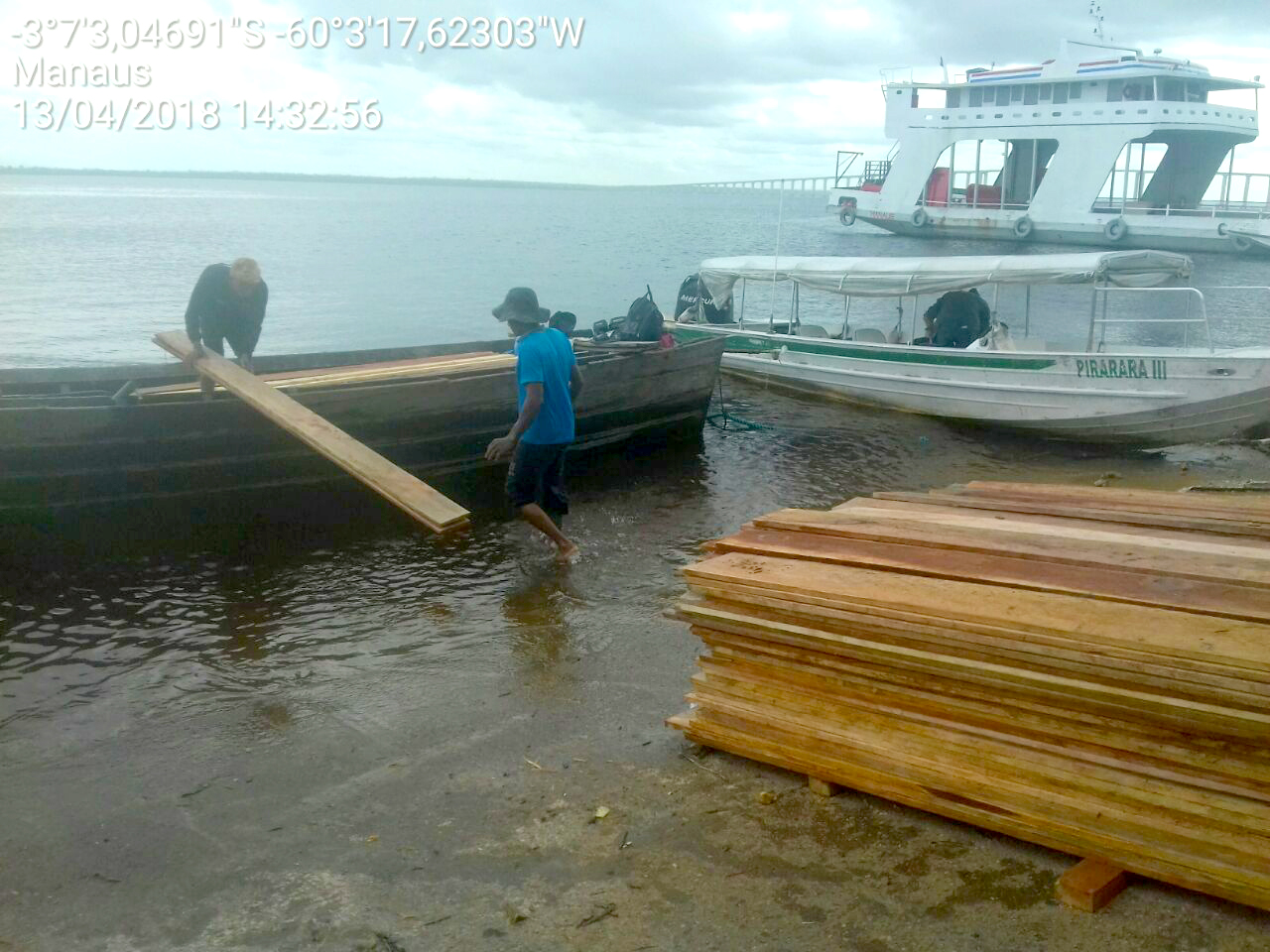 Ipaam apreende madeira retirada ilegalmente de reserva sustentável no rio Negro