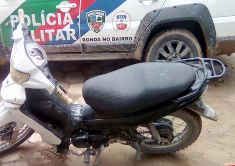 Adolescentes são apreendido suspeitos de praticarem furto na cidade de Letícia, na Colômbia   