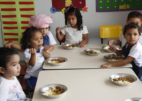 Cresches recebem reforço na alimentação em Manaus