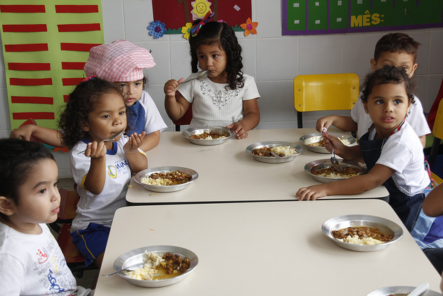 Cresches recebem reforço na alimentação em Manaus
