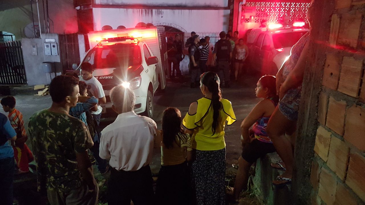 Homem é morto com três tiros ao abrir porta de casa em Manaus