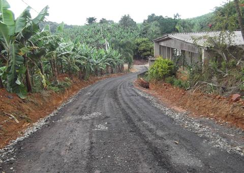 Casal é encontrado morto e sem roupas em sítio