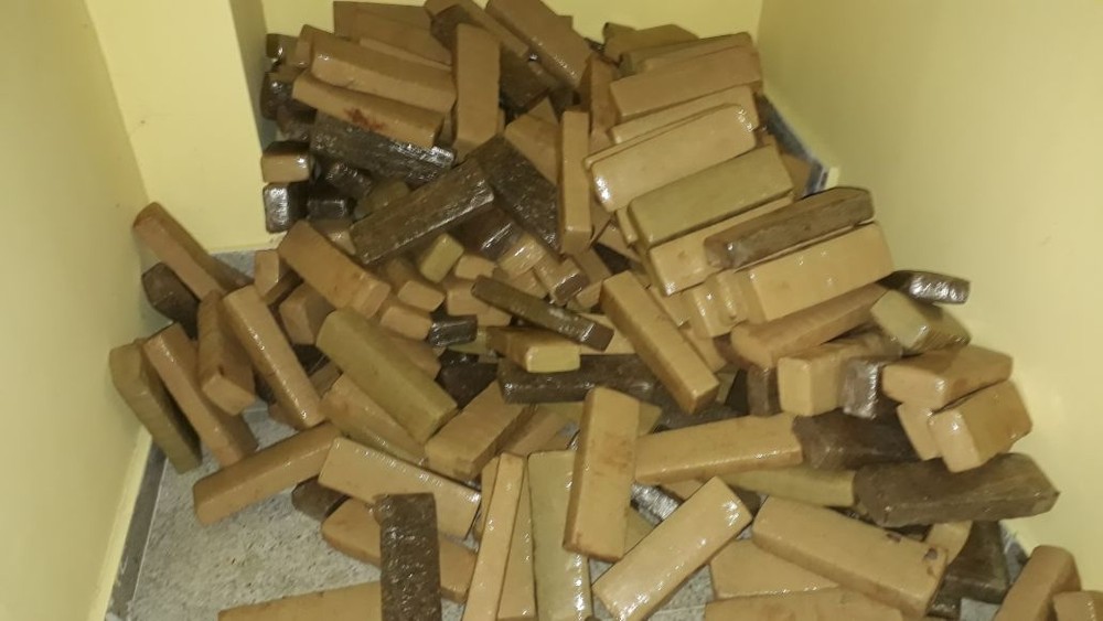 Polícia apreende mais de uma tonelada de maconha e prende cinco suspeitos