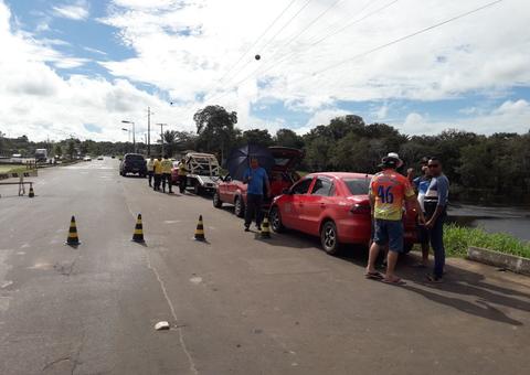 Após bloqueio de estrada, taxistas de Manaus e do interior voltam a se confrontar na AM-070