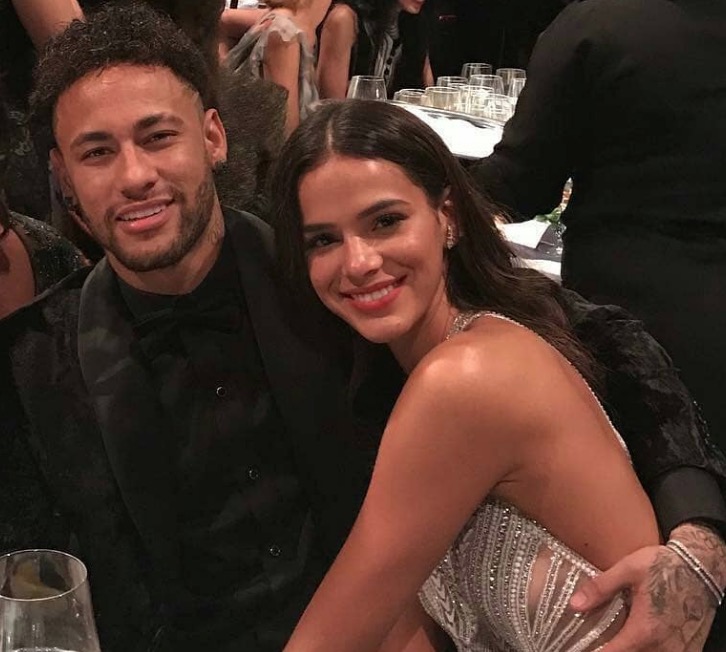 Em leilão, Neymar arremata joia por fortuna para Bruna Marquezine; veja quanto