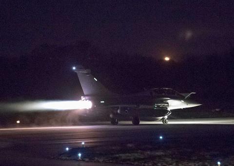 Veja fotos exclusivas dos bombardeios dos EUA na Síria