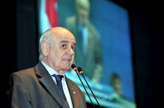 Ex-prefeito Serafim Corrêa aguarda julgamento sobre terreno doado à igreja com discrição