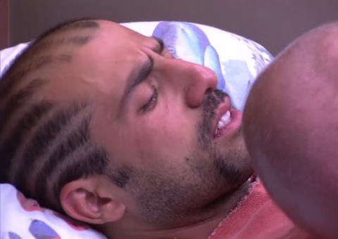  BBB18: Após decisão de Imunidade, Ayrton chora copiosamente e é consolado por Kaysar