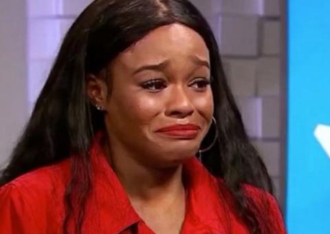 Aos prantos, rapper americana relata momento de estupro em vídeo e pede ajuda