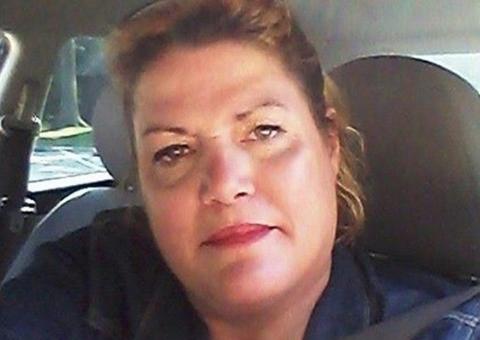 Professora bêbada, vomita em sala de aula é retirada do local em cadeira de rodas