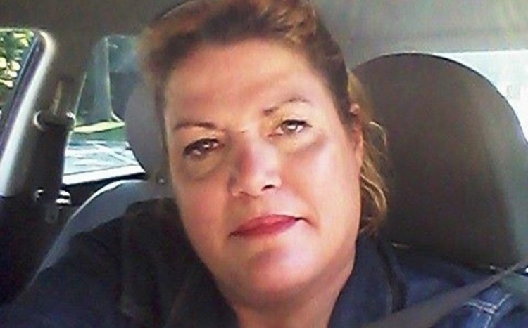 Professora bêbada, vomita em sala de aula é retirada do local em cadeira de rodas