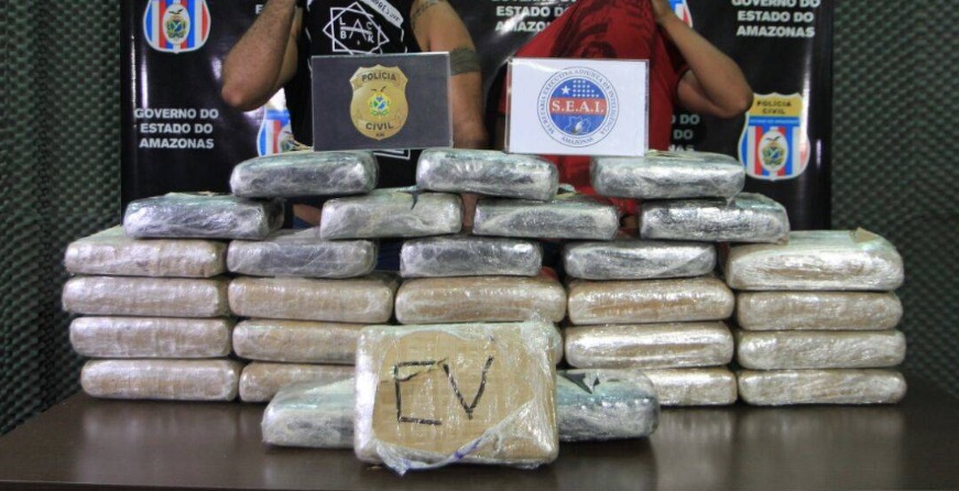 Dupla é presa com 30 kg de drogas em Manaus 