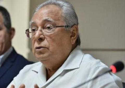 Amazonino Mendes revoga decreto que aumentava salário de secretários