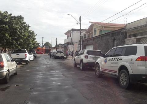 Família nega que mulher encontrada morta foi assassinada a facadas