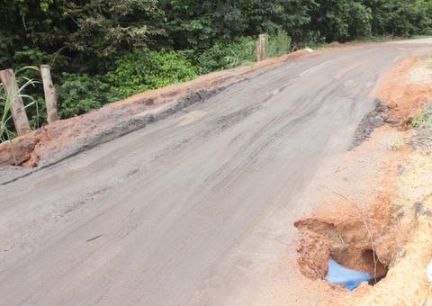 Serviços de melhorias avançam na estrada de Novo Airão 