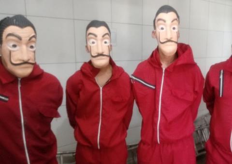 Com fantasias de 'La Casa de Papel', homens são detidos tentando invadir centro de triagem de detentos