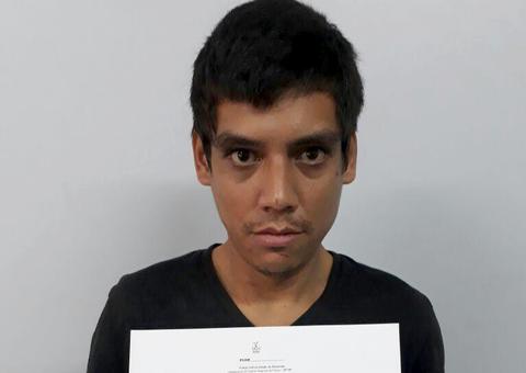 Foragido é notado por policiais na rua e acaba recapturado em Manaus