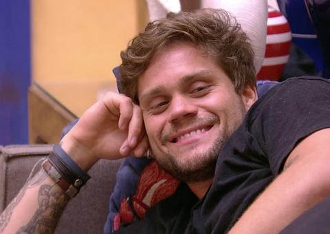    Breno nega sexo com Paula e faz planos para vida de solteiro