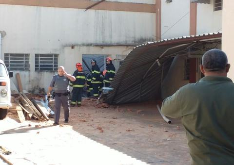 Teto de escola infantil desaba e fere 17 pessoas 