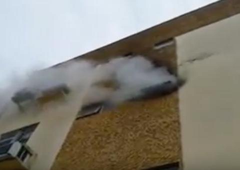 Apartamento em chamas assusta moradores em condomínio de Manaus