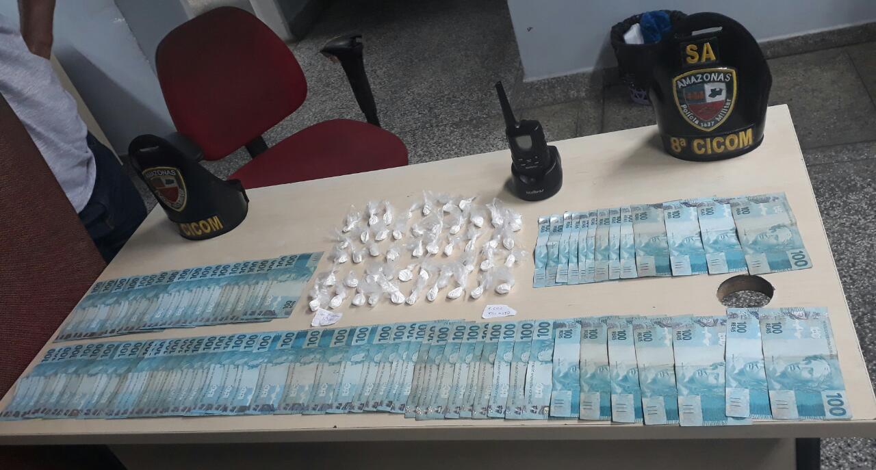 Bandidos fogem e abandonam dinheiro e droga na Zona Oeste de Manaus 