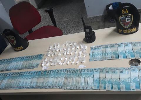 Bandidos fogem e abandonam dinheiro e droga na Zona Oeste de Manaus 