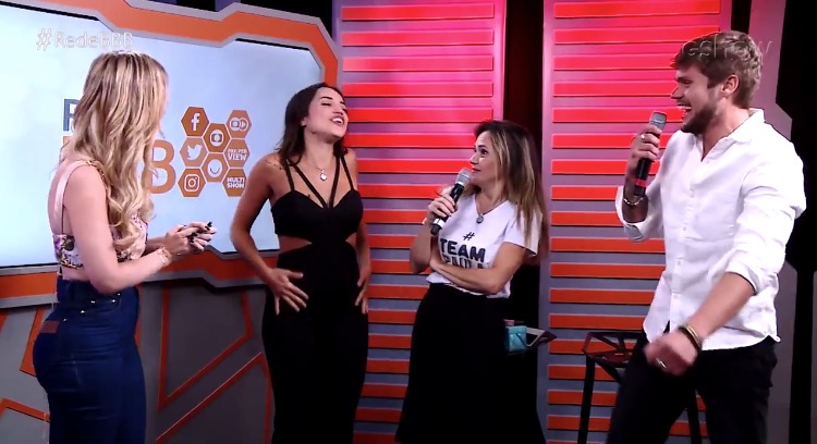 BBB18: Mãe de Paula fala sobre momentos picantes da filha embaixo do edredom
