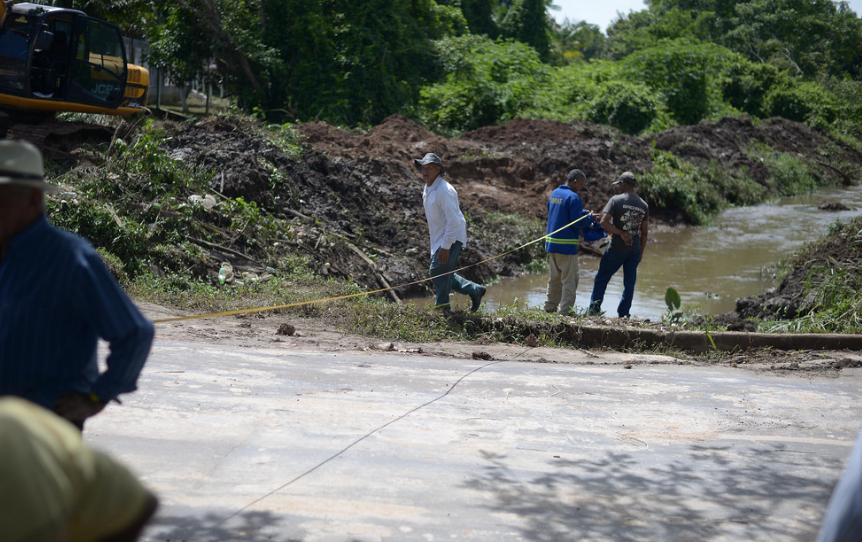 Avenida é interditada para obras de reconstrução de ponte em Manaus