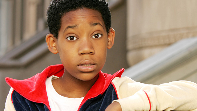 Ator de Todo Mundo Odeia o Chris pede para fãs brasileiros o deixarem em paz em divertido comercial