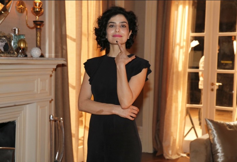 Aos 47 anos, Letícia Sabatella esbanja sensualidade ao posar de topless 